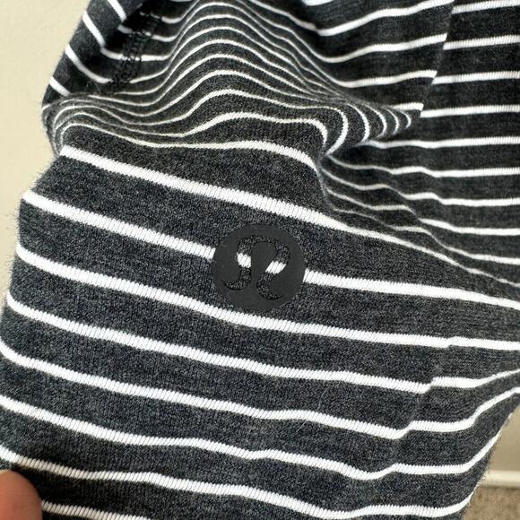 Lululemon Black & White Striped Open Back Tank Top - Size 4 - Picture 4 of 4